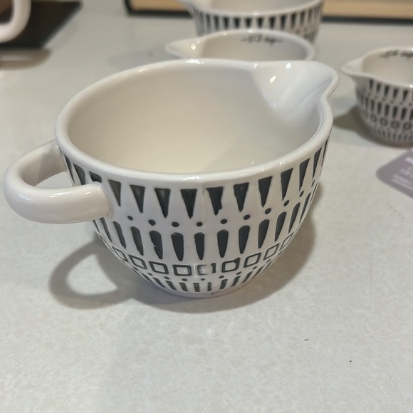 Tabletops Gallery GEO Set Of 4 Measuring Cups Set - Picture 5 of 6